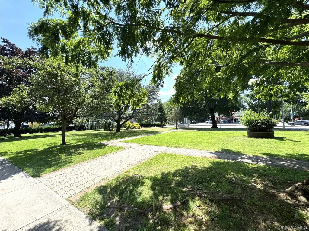 141-02 78th Road Flushing NY 11367