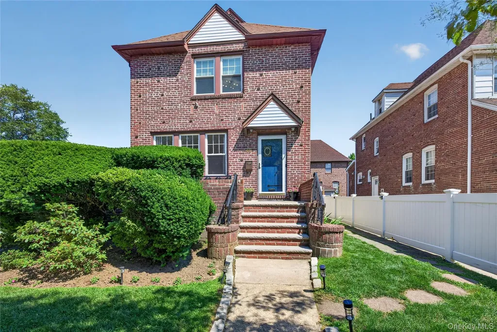 49 Bixley Heath Lynbrook NY 11563