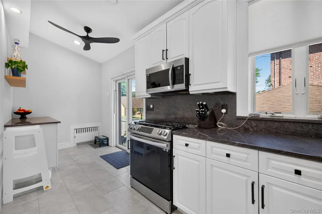 49 Bixley Heath Lynbrook NY 11563