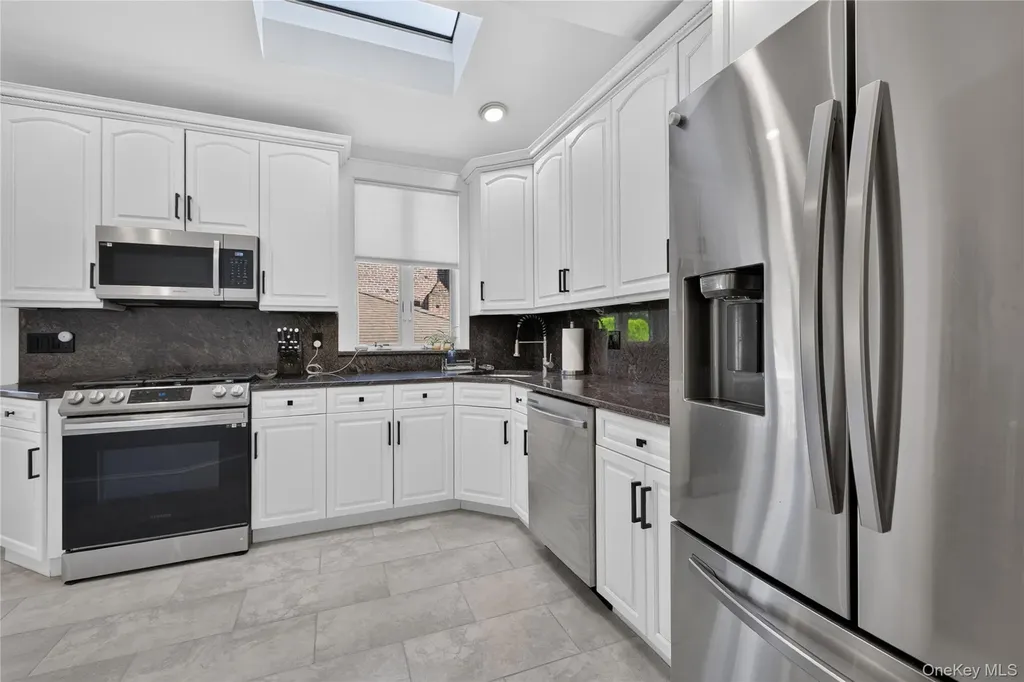 49 Bixley Heath Lynbrook NY 11563