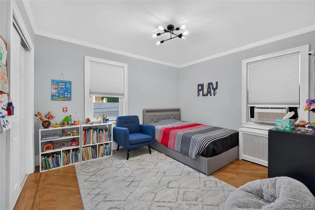 49 Bixley Heath Lynbrook NY 11563