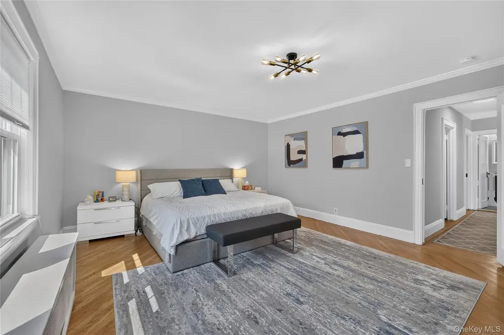 49 Bixley Heath Lynbrook NY 11563