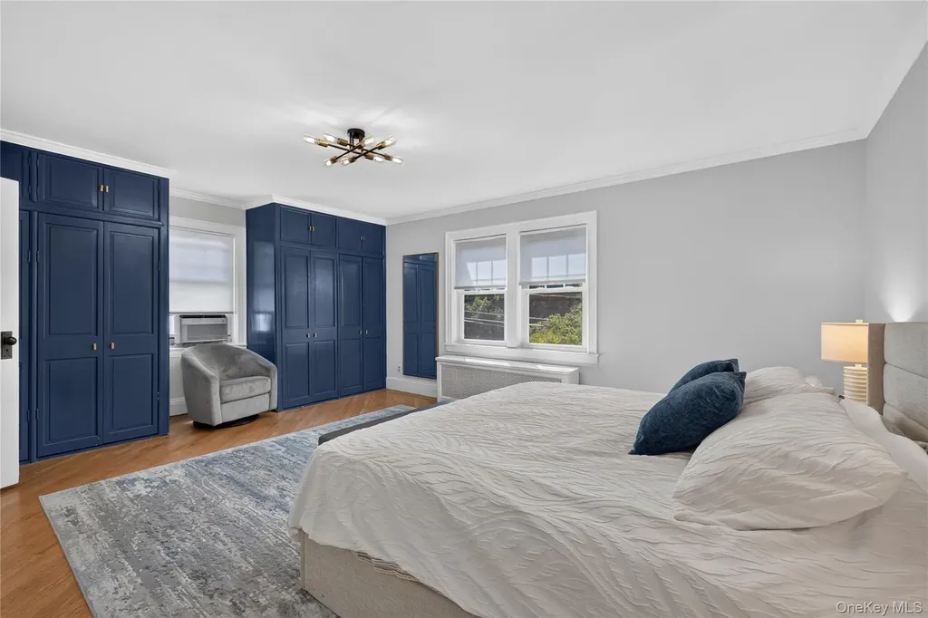 49 Bixley Heath Lynbrook NY 11563