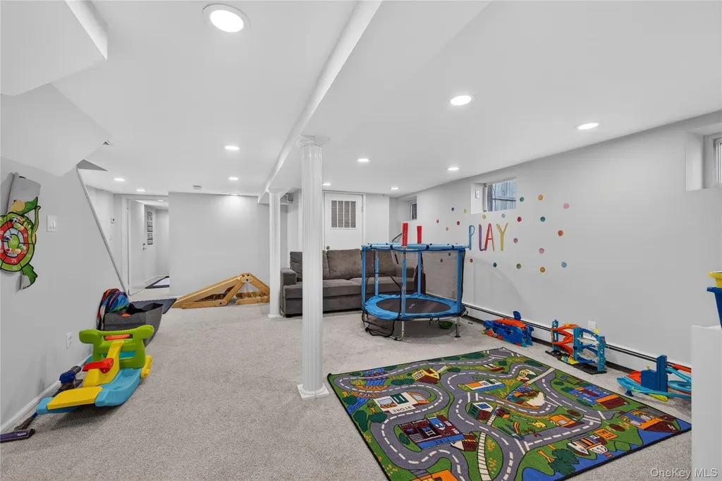 49 Bixley Heath Lynbrook NY 11563