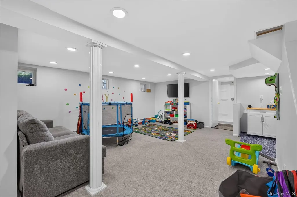 49 Bixley Heath Lynbrook NY 11563