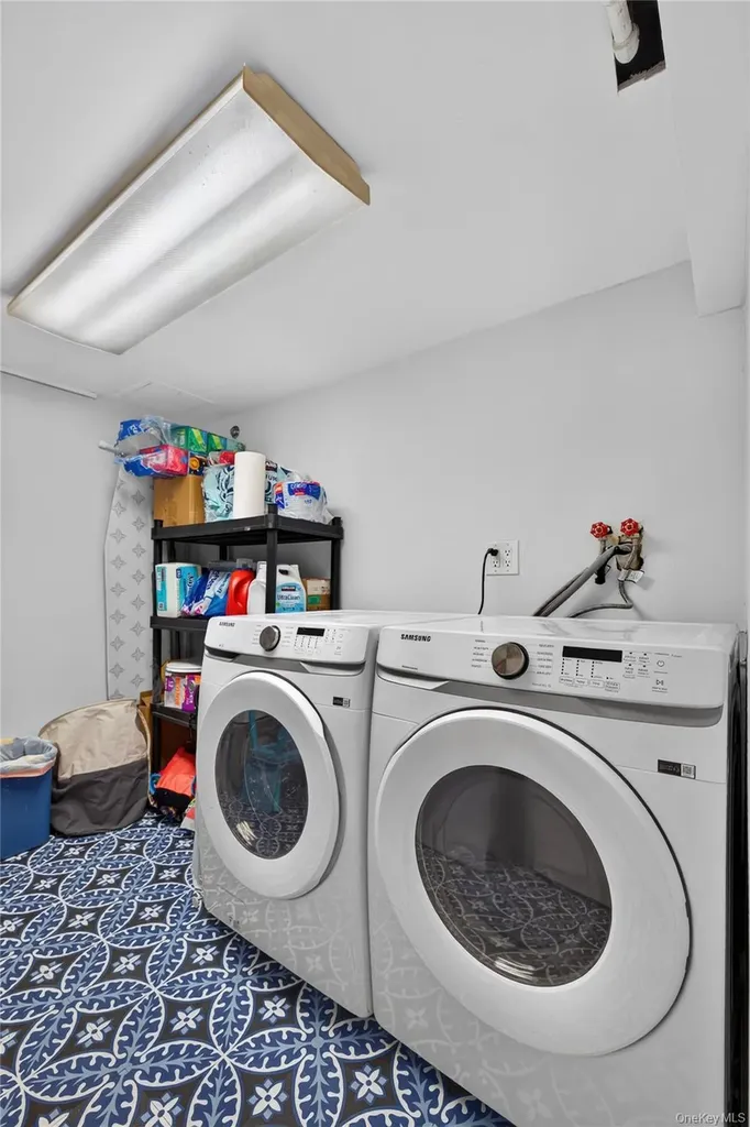 49 Bixley Heath Lynbrook NY 11563