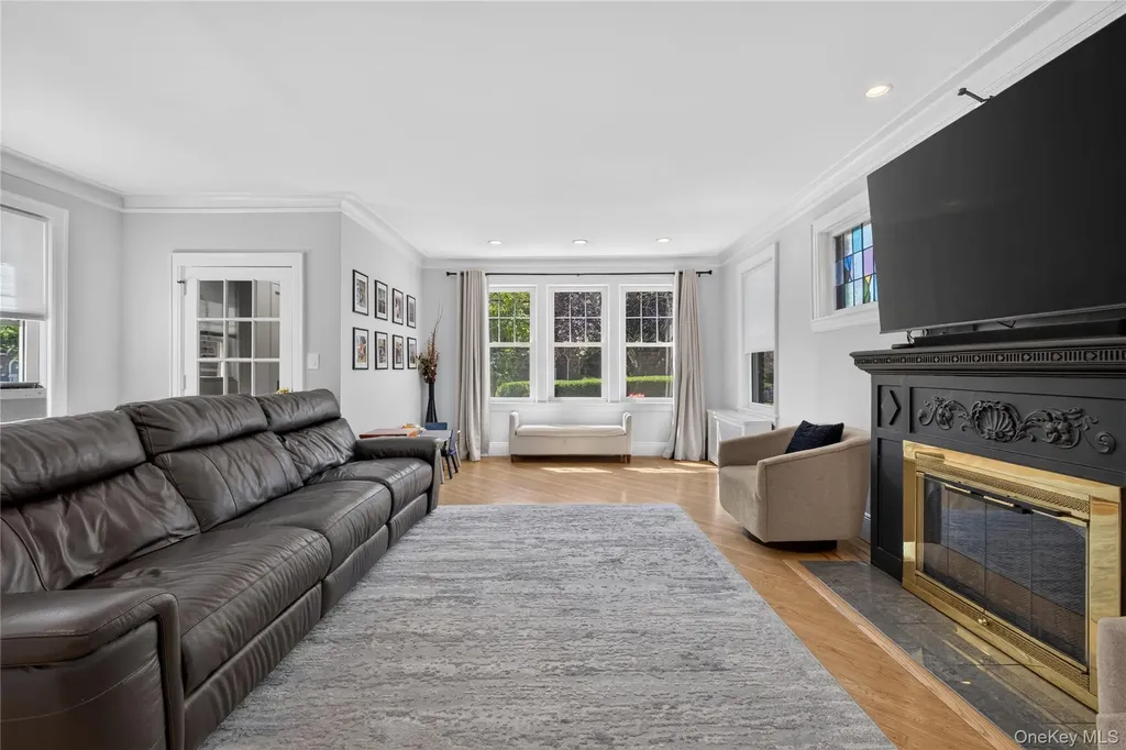 49 Bixley Heath Lynbrook NY 11563