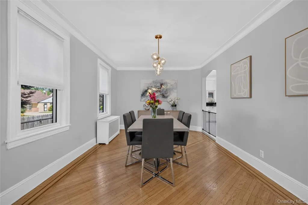 49 Bixley Heath Lynbrook NY 11563