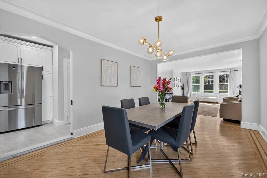 49 Bixley Heath Lynbrook NY 11563