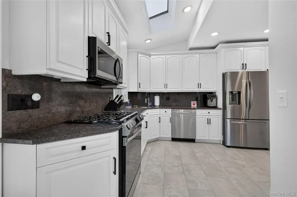 49 Bixley Heath Lynbrook NY 11563