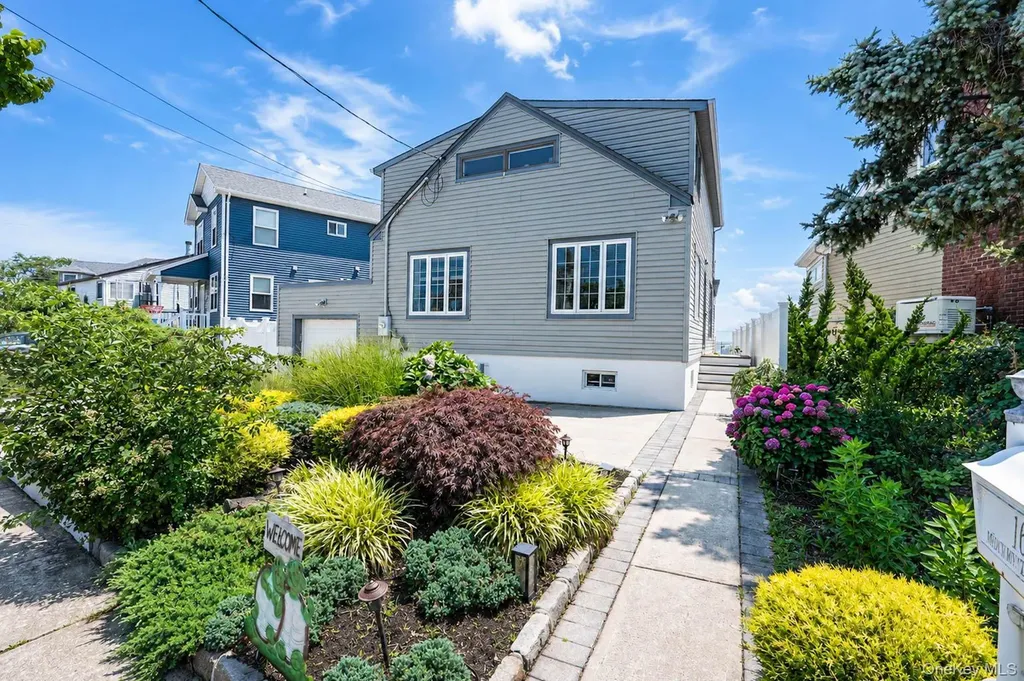 16 Brockmeyer Drive Massapequa NY 11758