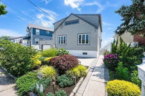 16 Brockmeyer Drive Massapequa NY 11758