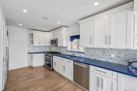 16 Brockmeyer Drive Massapequa NY 11758