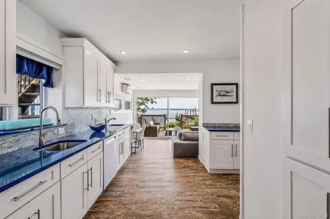 16 Brockmeyer Drive Massapequa NY 11758