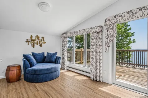 16 Brockmeyer Drive Massapequa NY 11758