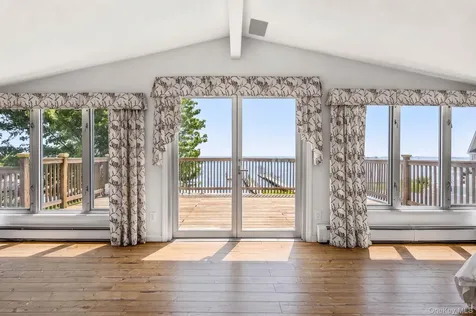 16 Brockmeyer Drive Massapequa NY 11758