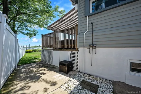 16 Brockmeyer Drive Massapequa NY 11758