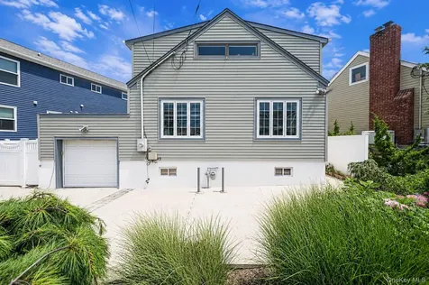 16 Brockmeyer Drive Massapequa NY 11758