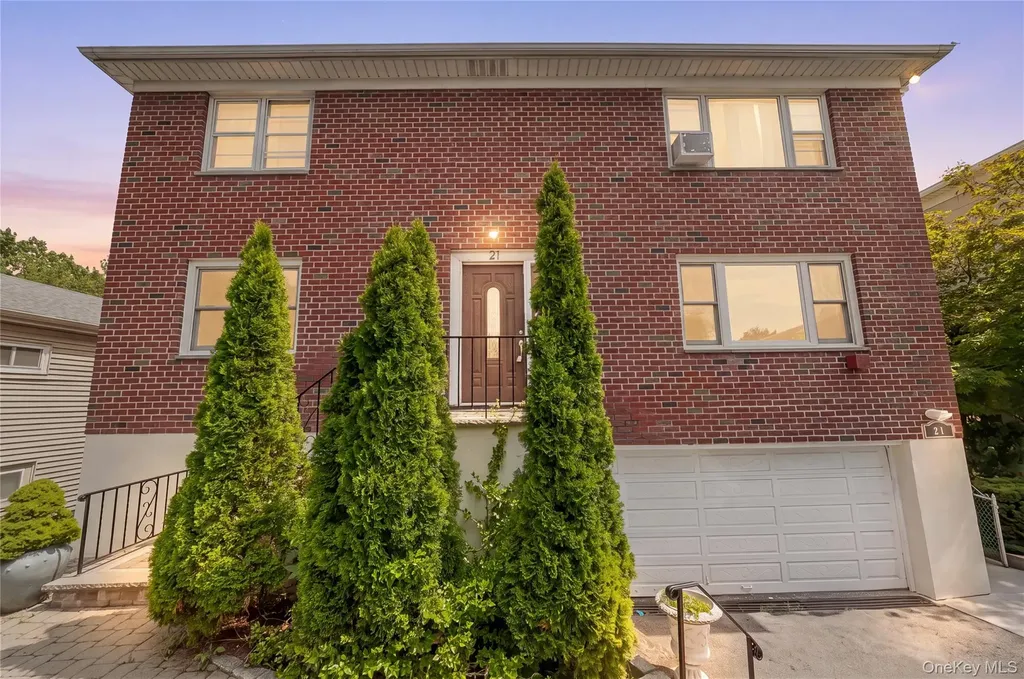 21 Bryn Mawr Place Yonkers NY 10701
