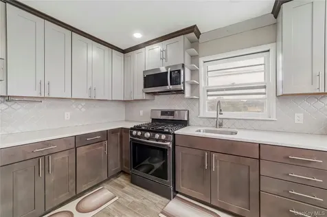 21 Bryn Mawr Place Yonkers NY 10701