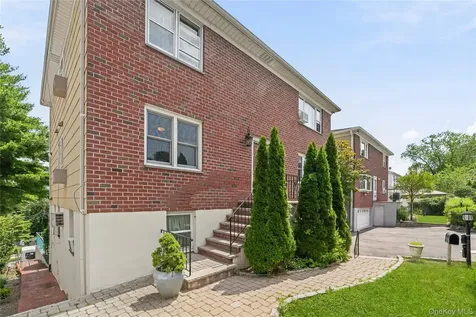 21 Bryn Mawr Place Yonkers NY 10701