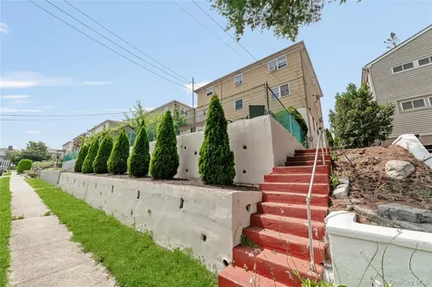 21 Bryn Mawr Place Yonkers NY 10701