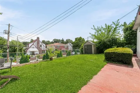 21 Bryn Mawr Place Yonkers NY 10701