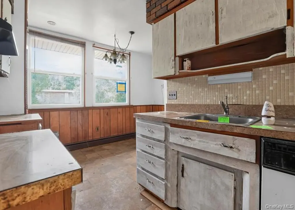 115 Rolling Way Peekskill NY 10566