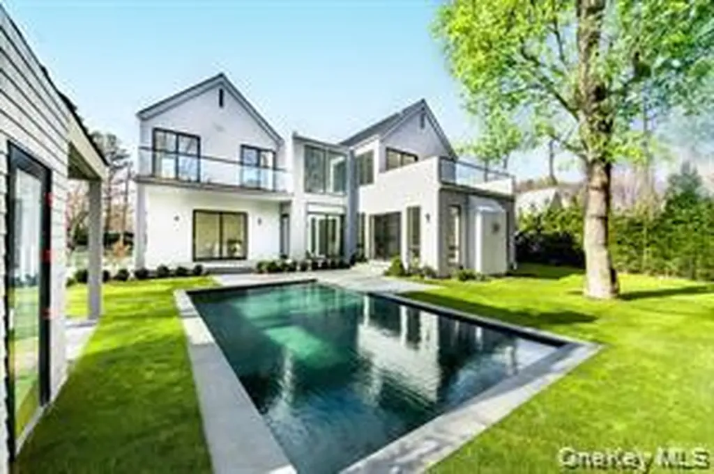 66 Hillside Drive E Sag Harbor NY 11963