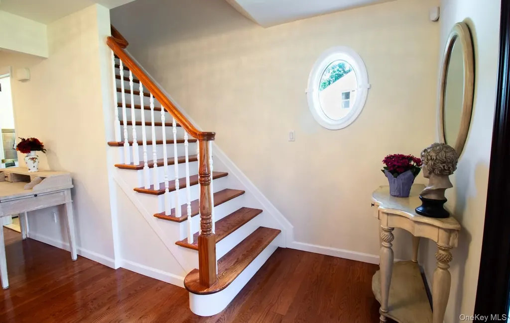5 Hickory Lane Roslyn Heights NY 11577