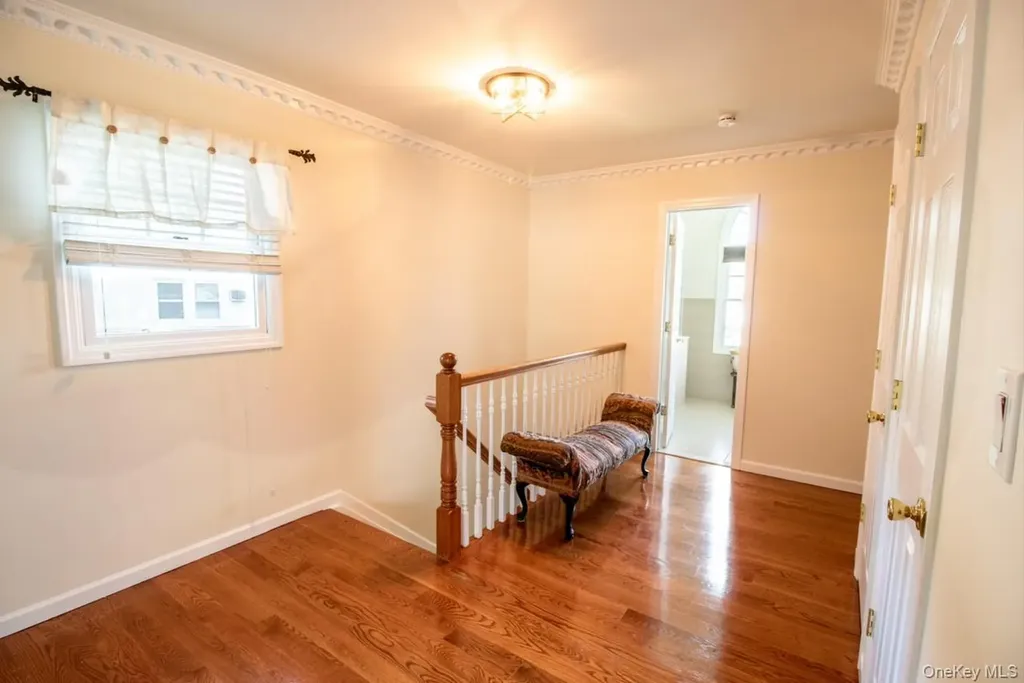 5 Hickory Lane Roslyn Heights NY 11577