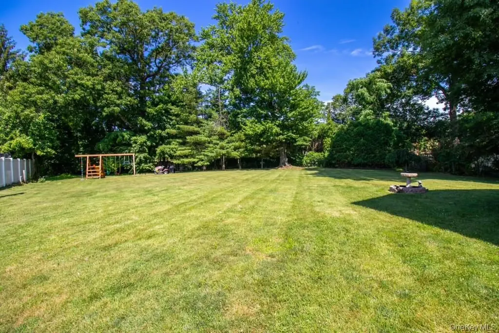 5 Hickory Lane Roslyn Heights NY 11577