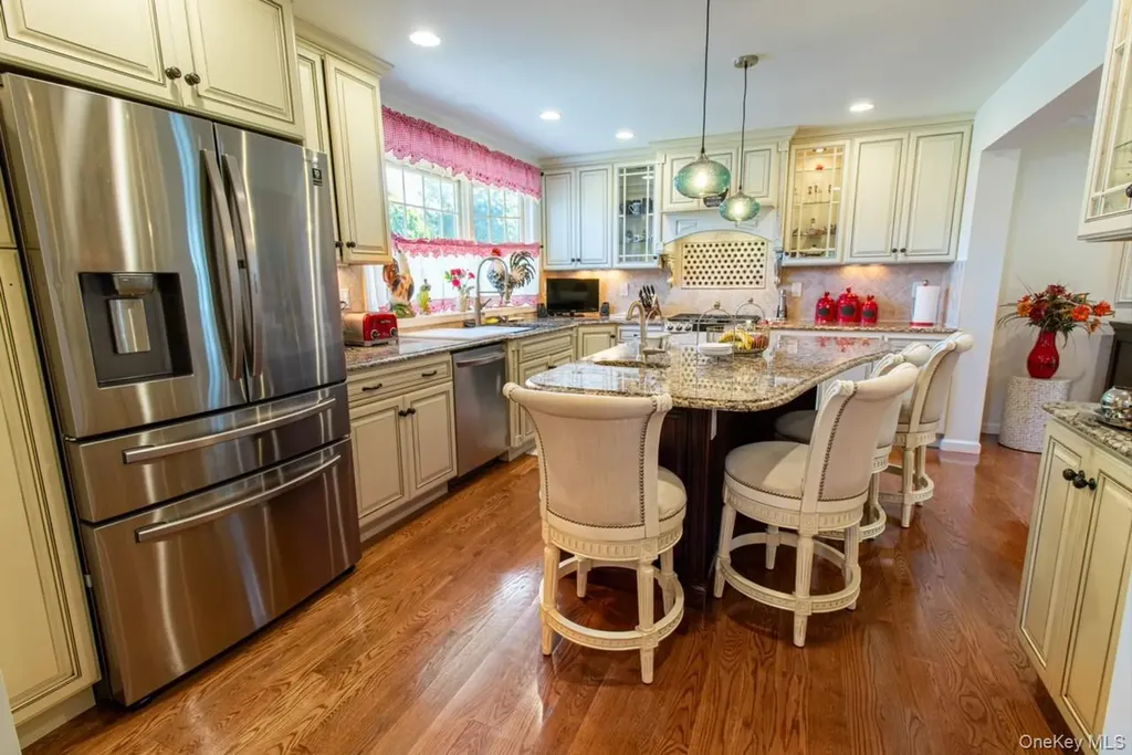 5 Hickory Lane Roslyn Heights NY 11577