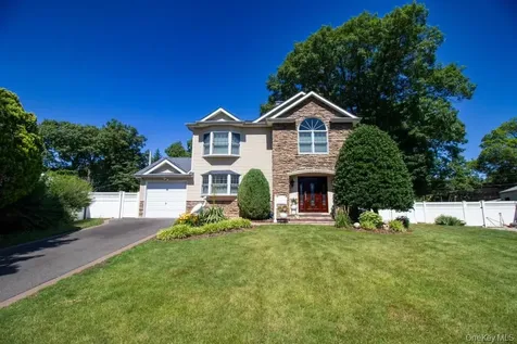 5 Hickory Lane Roslyn Heights NY 11577