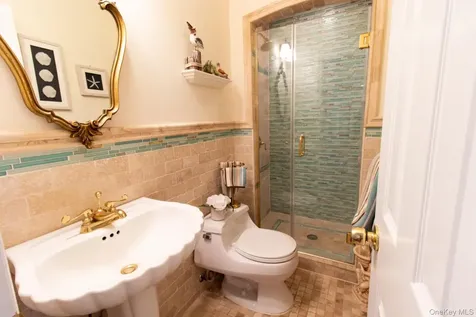 5 Hickory Lane Roslyn Heights NY 11577