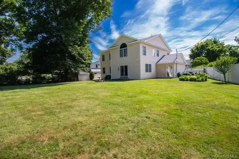 5 Hickory Lane Roslyn Heights NY 11577