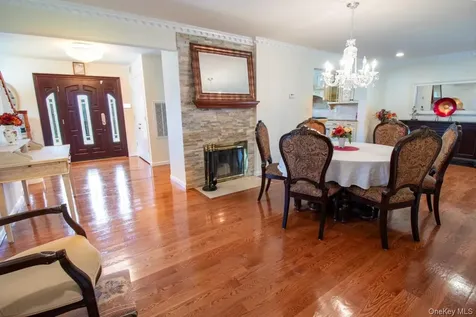 5 Hickory Lane Roslyn Heights NY 11577