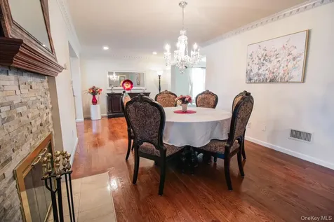 5 Hickory Lane Roslyn Heights NY 11577