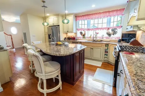 5 Hickory Lane Roslyn Heights NY 11577