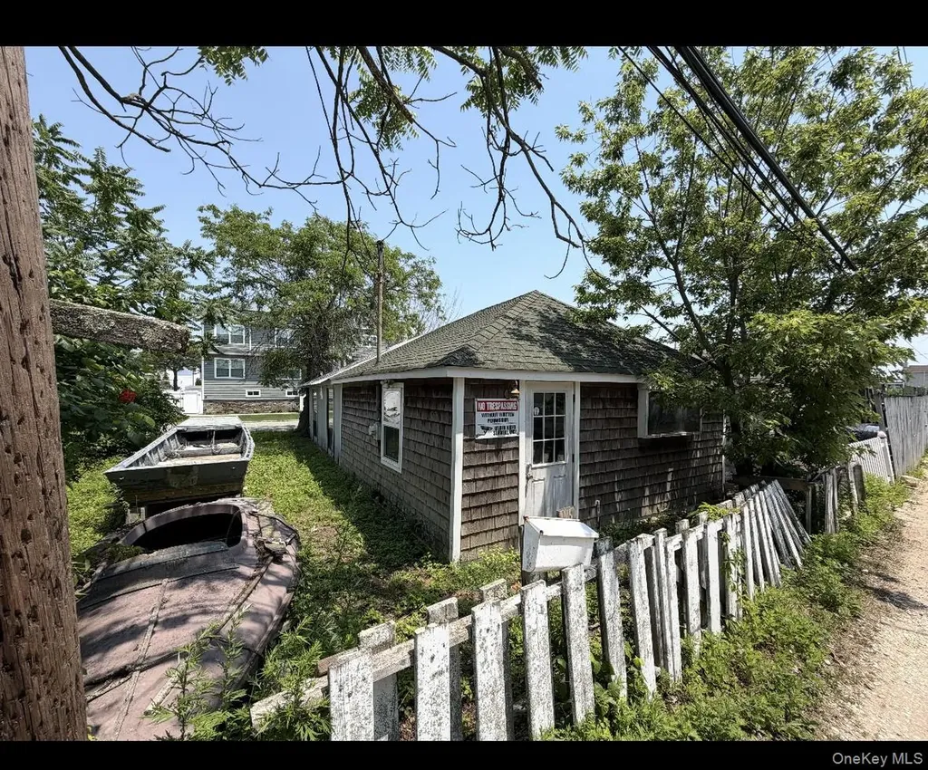 3908-A Sands Lane Seaford NY 11783