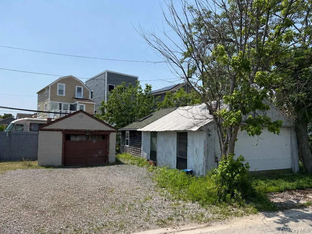 3908-A Sands Lane Seaford NY 11783