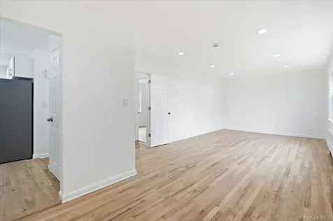 117 Robins Road New Rochelle NY 10801