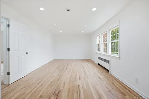 117 Robins Road New Rochelle NY 10801