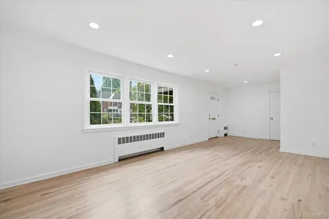 117 Robins Road New Rochelle NY 10801