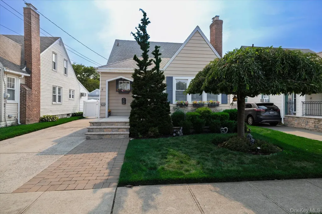 43 Devon Street Malverne NY 11565