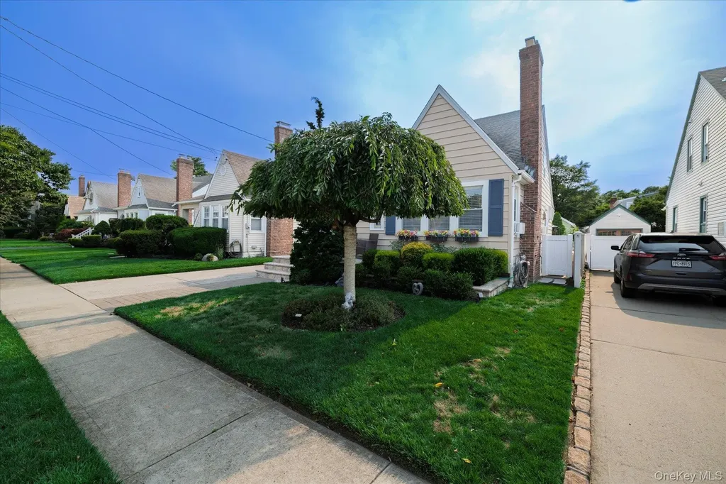43 Devon Street Malverne NY 11565
