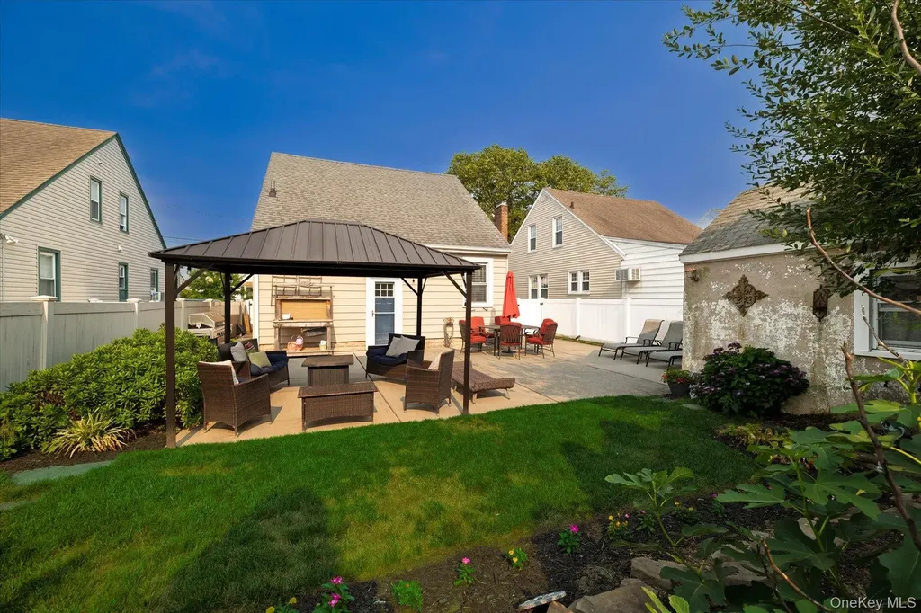 43 Devon Street Malverne NY 11565