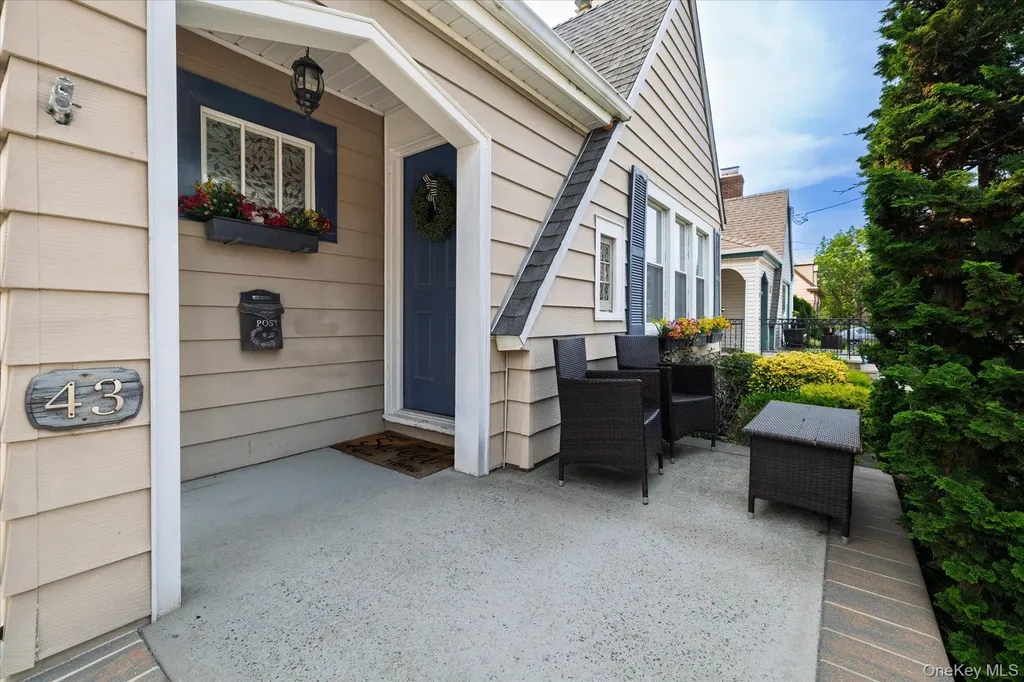 43 Devon Street Malverne NY 11565