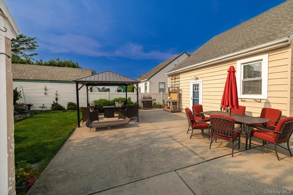 43 Devon Street Malverne NY 11565