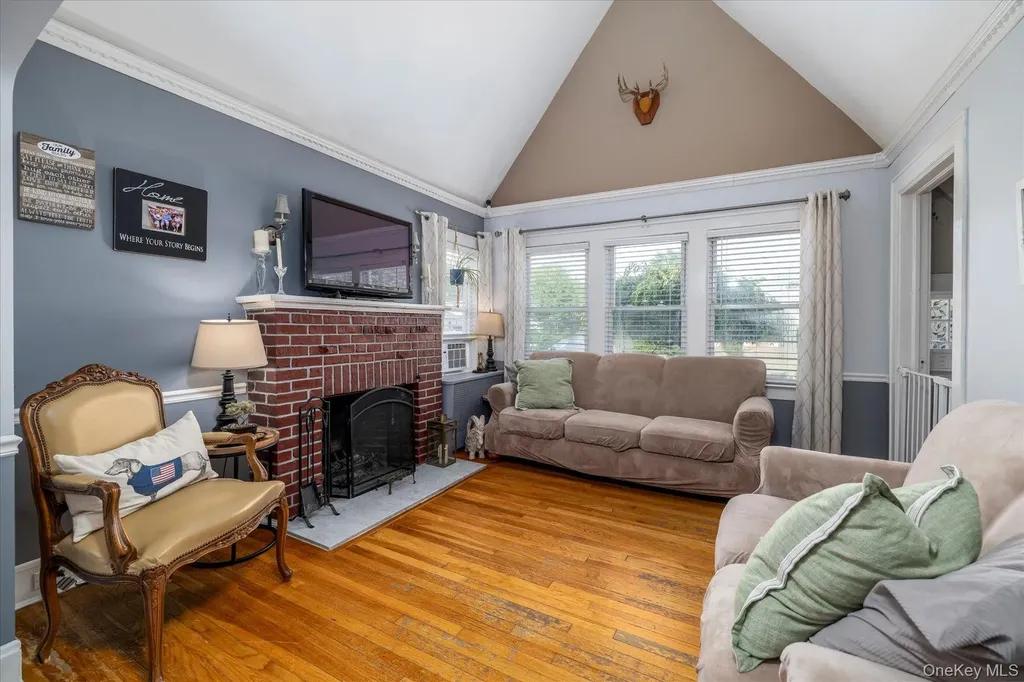 43 Devon Street Malverne NY 11565